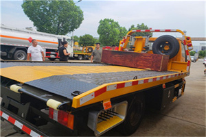 月湖附近拖车电话号码服务