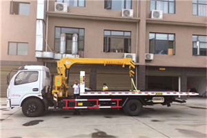 月湖附近汽车轮胎更换